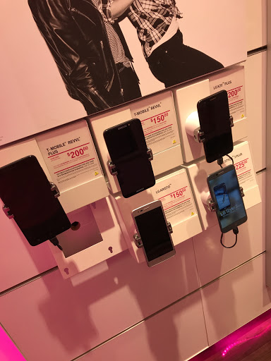 Cell Phone Store «T-Mobile», reviews and photos, 35020 Newark Blvd, Newark, CA 94560, USA