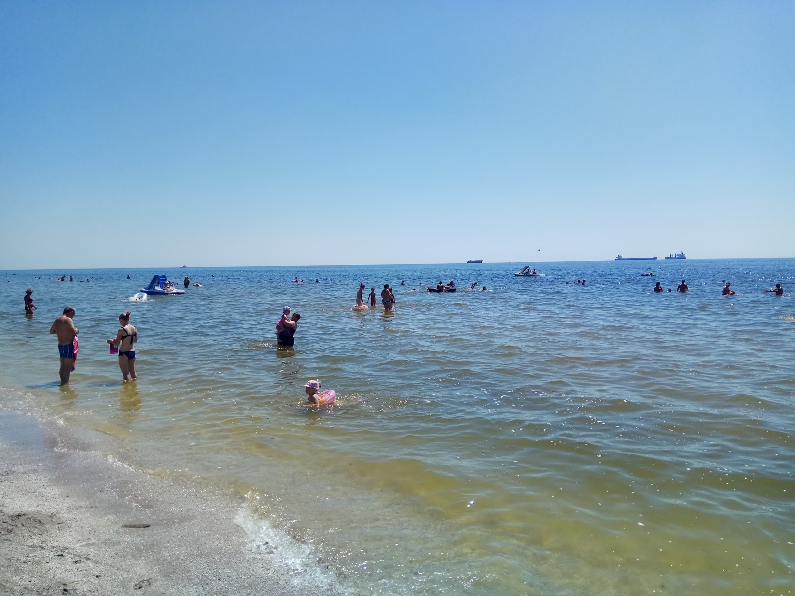 Foto von Vidpochynku "Luhove" mit reines grünes wasser Oberfläche