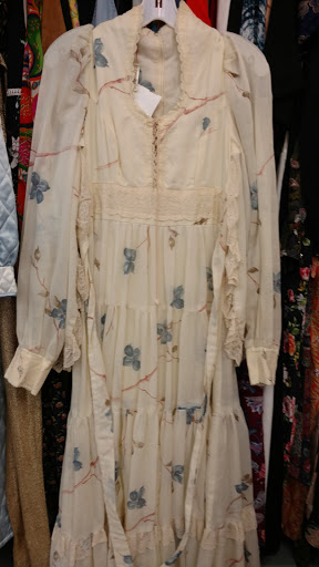 Used Clothing Store «Buffalo Exchange Austin», reviews and photos, 2904 Guadalupe St, Austin, TX 78705, USA