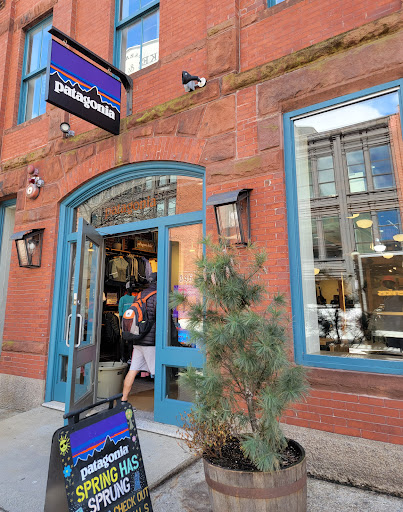 Clothing Store «Patagonia Boston», reviews and photos, 346 Newbury St, Boston, MA 02115, USA