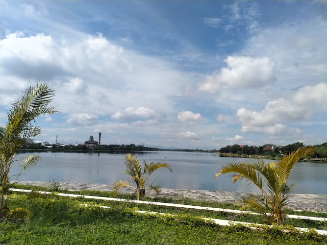 Taman Rekreasi Air di Kota Makassar: Menikmati Petualangan Bugis Waterpark, Keindahan Danau Balang Tonjong, dan Pesona Danau Panjang Tanjung Bunga