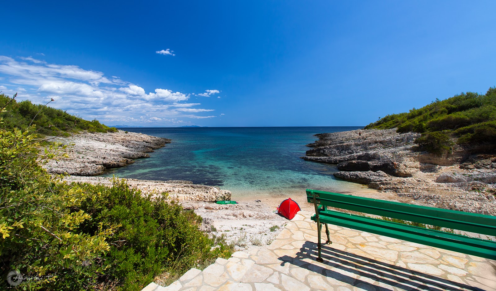 Savisa Luka'in fotoğrafı küçük koy ile birlikte