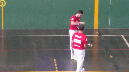 Polideportivo Municipal en Murillo de Río Leza, La Rioja