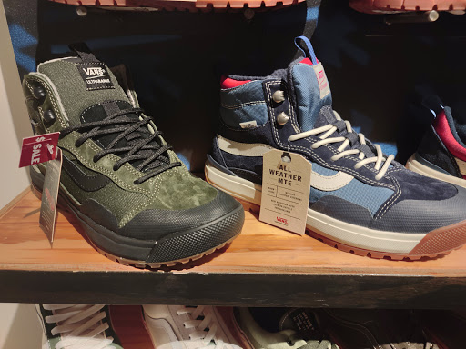 Shoe Store «Vans», reviews and photos, 920 Lloyd Center, Portland, OR 97232, USA