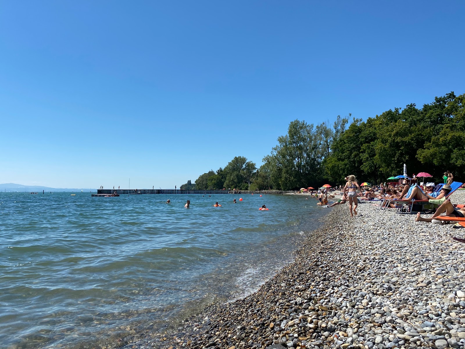 Zdjęcie Naturstrandbad Kressbronn am Bodensee z powierzchnią szary kamyk