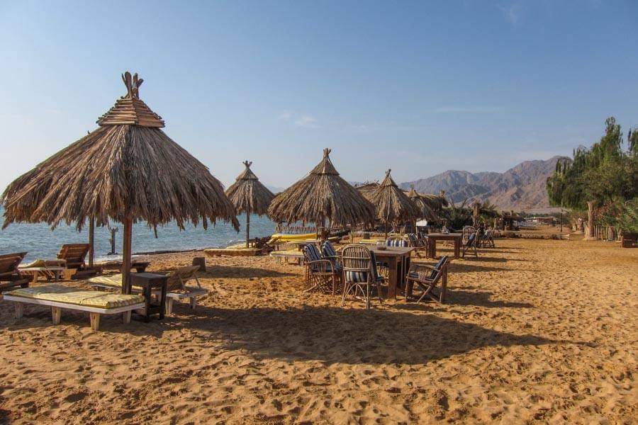 Fotografija Al Magarra beach z svetel pesek površino