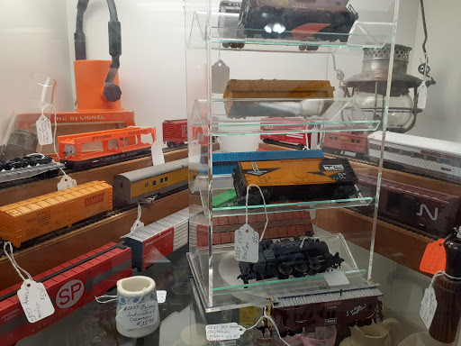 Shopping Mall «Old Town Shopping Center», reviews and photos, 2528 S Campbell Ave, Springfield, MO 65807, USA