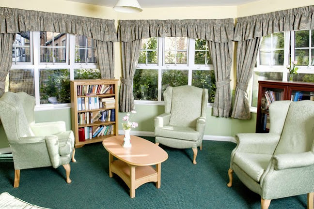 Reviews of St Vincent's House Care Home - Care UK in London - Retirement home