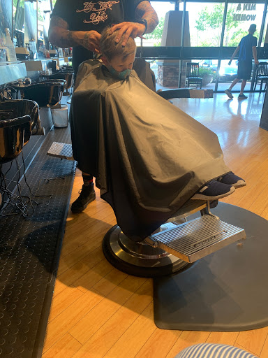 Barber Shop «Floyd’s 99 Barbershop», reviews and photos, 2885 W Ray Rd #2, Chandler, AZ 85224, USA