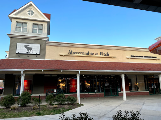 Shopping Mall «Clinton Crossing Premium Outlets», reviews and photos, 20 Killingworth Turnpike, Clinton, CT 06413, USA