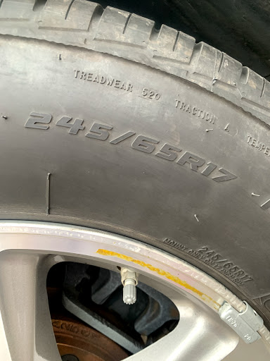 Tire Shop «Discount Tire Store - Indianapolis, IN», reviews and photos, 8302 N Michigan Rd, Indianapolis, IN 46268, USA