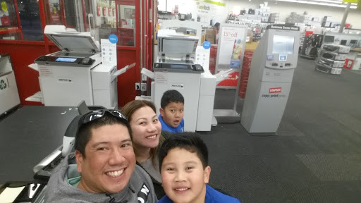 Office Supply Store «Staples», reviews and photos, 2080 W Empire Ave, Burbank, CA 91504, USA