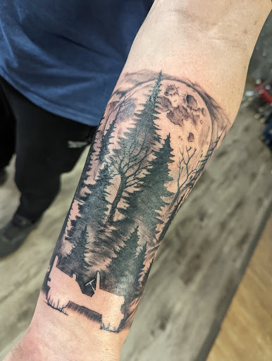 Tattoo Shop «Crimson Heart Designs Tattoo», reviews and photos, 162 13 1/2 - 14th Ave, Turtle Lake, WI 54889, USA