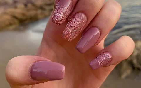 Classique Nails image