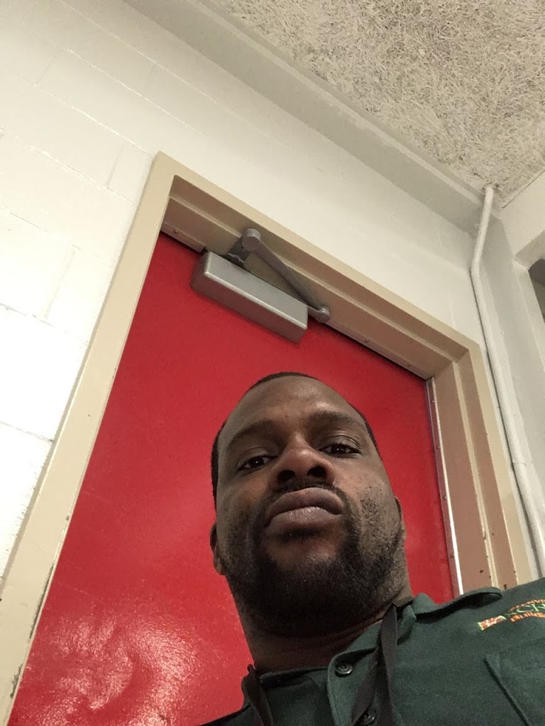 Smitty's Barber Shop 29681