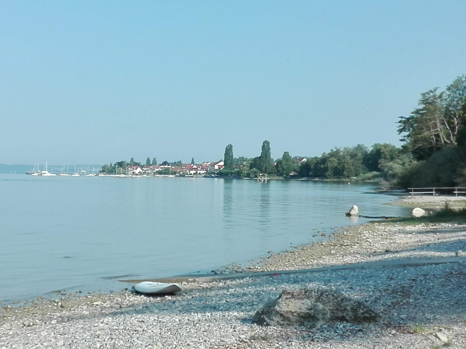 Strandbad Hagnau II的照片 带有碧绿色纯水表面