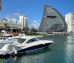 Centro Comercial Marina Puerto Cancún photo