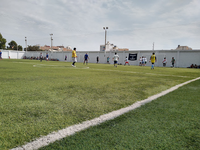 Opiniones de Bernabeu Sport Center en Trujillo - Campo de fútbol