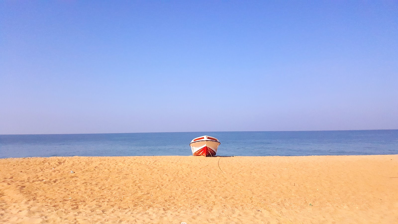 Thalwila Beach'in fotoğrafı - rahatlamayı sevenler arasında popüler bir yer
