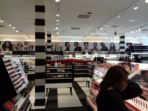 Shopping Mall «Westfield Old Orchard», reviews and photos, 4905 Old Orchard Shopping Center, Skokie, IL 60077, USA