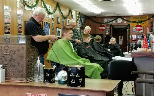 Barber Shop «Busy Bee Barber Shop», reviews and photos, 417 N Main St B, Glen Ellyn, IL 60137, USA