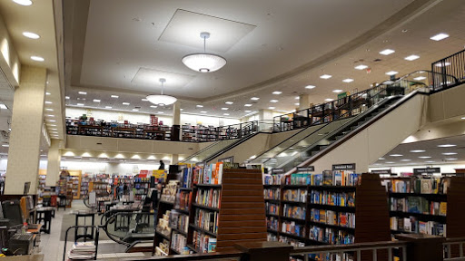 Book Store «Barnes & Noble», reviews and photos, 91 Old Country Rd, Carle Place, NY 11514, USA