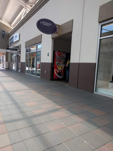 Shopping Mall «San Francisco Premium Outlets», reviews and photos, 2774 Livermore Outlets Dr, Livermore, CA 94551, USA