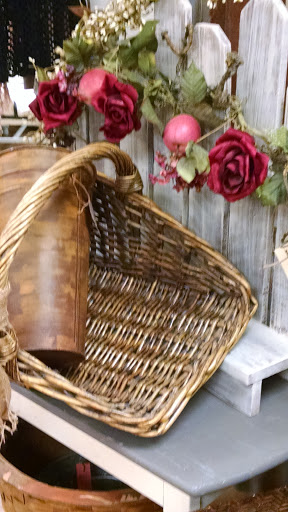 Furniture Store «3 Vintage Chicks», reviews and photos, 13012 N Cave Creek Rd, Phoenix, AZ 85022, USA