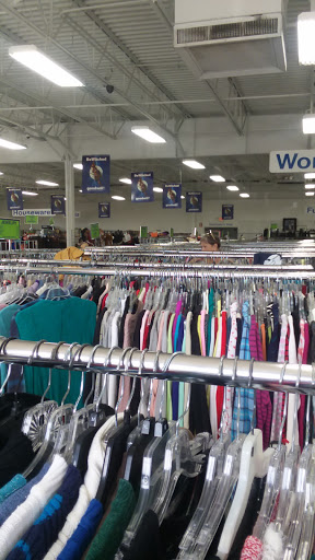 Thrift Store «Goodwill Retail Store of St. Peters – Mid Rivers», reviews and photos, 620 Mid Rivers Mall Dr, St Peters, MO 63376, USA
