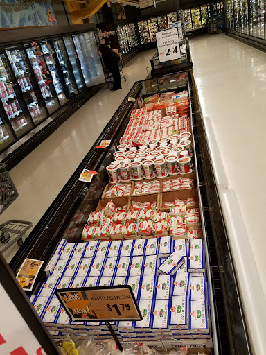 Shopping Mall «Midway Shopping Center», reviews and photos, 1001 Central Park Ave, Scarsdale, NY 10583, USA