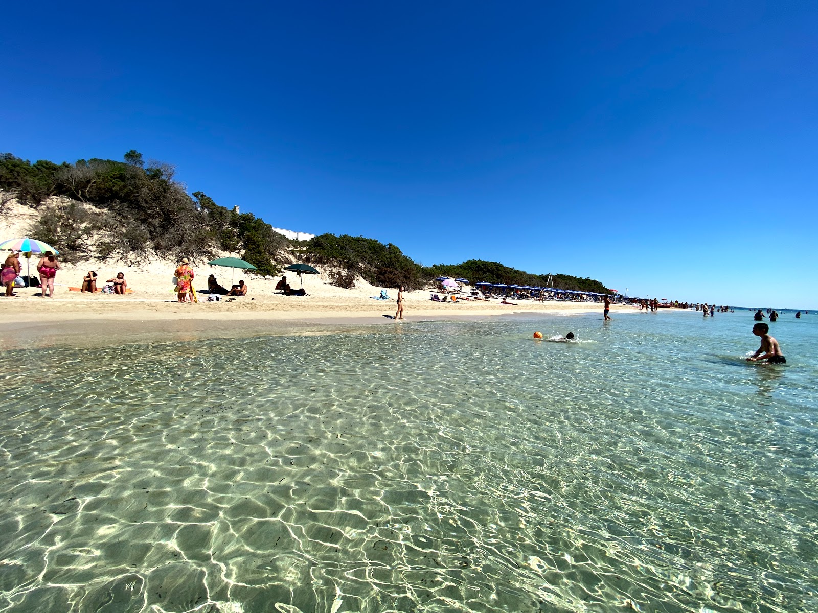 Foto av Spiaggia di Borraco med blå rent vatten yta