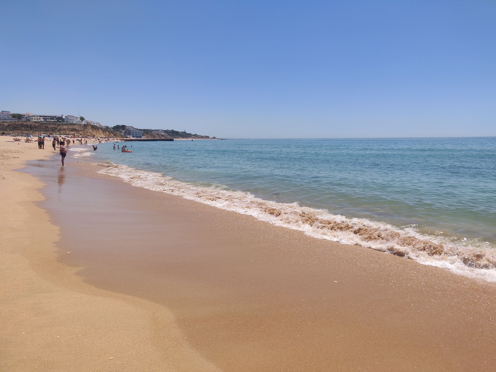 Foto de Praia dos Pescadores área parcialmente do hotel