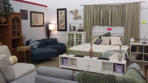 Thrift Store «St. Vincent de Paul - Q Street Thrift Store», reviews and photos, 199 Q St, Springfield, OR 97477, USA