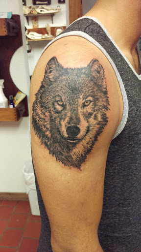 Tattoo Shop «Untouchable Ink», reviews and photos, 204 S Spring Garden Ave, DeLand, FL 32720, USA