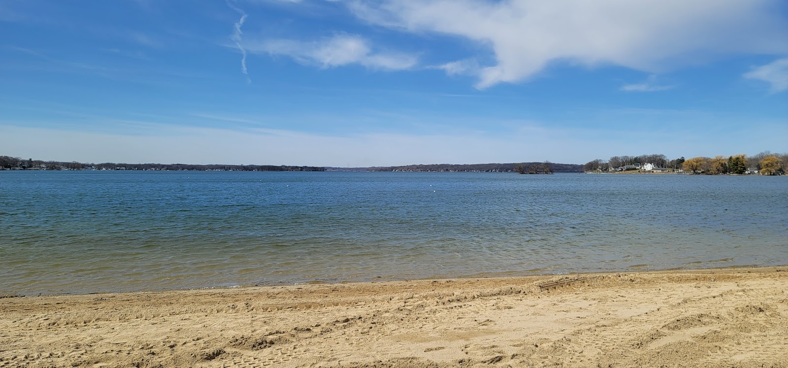 Photo of Pewaukee Beach with very clean level of cleanliness