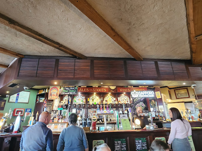 Rose & Shamrock Village Inn - Pub
