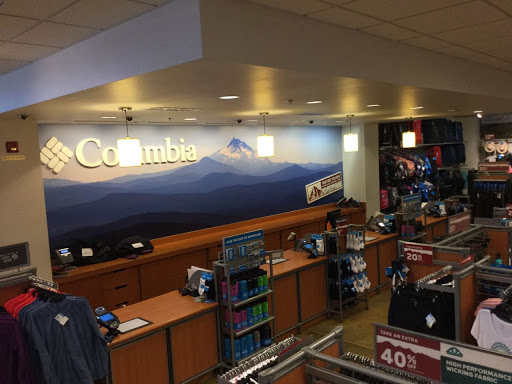 Sportswear Store «Columbia Sportswear Outlet», reviews and photos, 3 Monroe Pkwy, Lake Oswego, OR 97035, USA