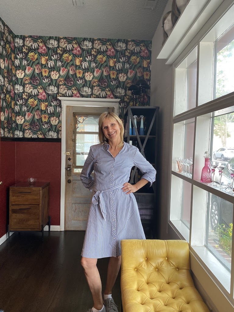 Lisa Michaels Retro Salon 08033