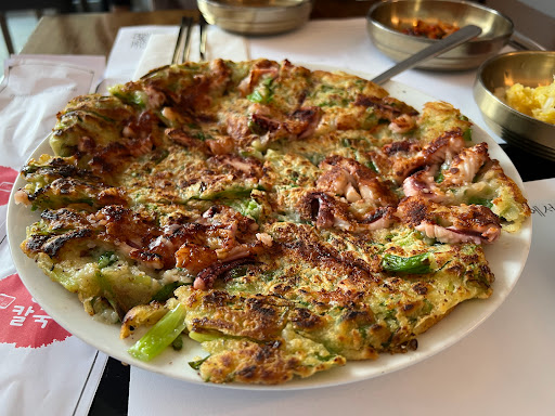 Movie Theater «iPic Theaters», reviews and photos, 2023 Hudson St, Fort Lee, NJ 07024, USA