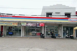 Indomaret Kalapanunggal image