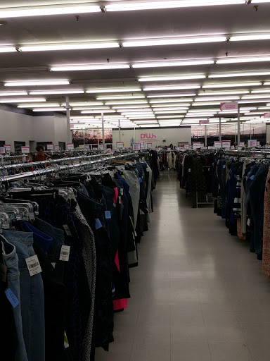 Discount Store «Discount Fashion Warehouse Kettering», reviews and photos, 2836 Wilmington Pike, Kettering, OH 45419, USA