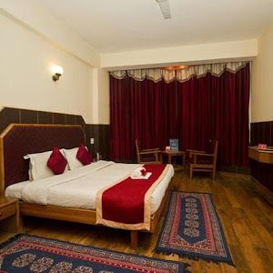Oyo 3387 Hotel Yak photo
