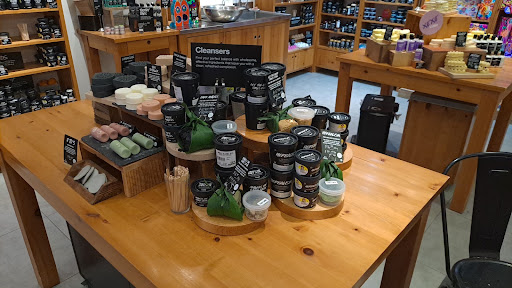 Cosmetics Store «Lush», reviews and photos, 10 Rosedale Shopping Center, Roseville, MN 55113, USA