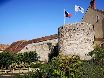 Tour Madeleine à Château-Landon