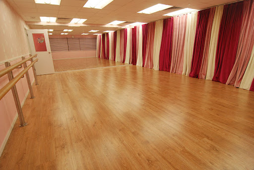 Carol Bateman School of Dancing - Causeway Bay Branch - 嘉露貝文芭蕾舞學校 - 銅鑼灣分校