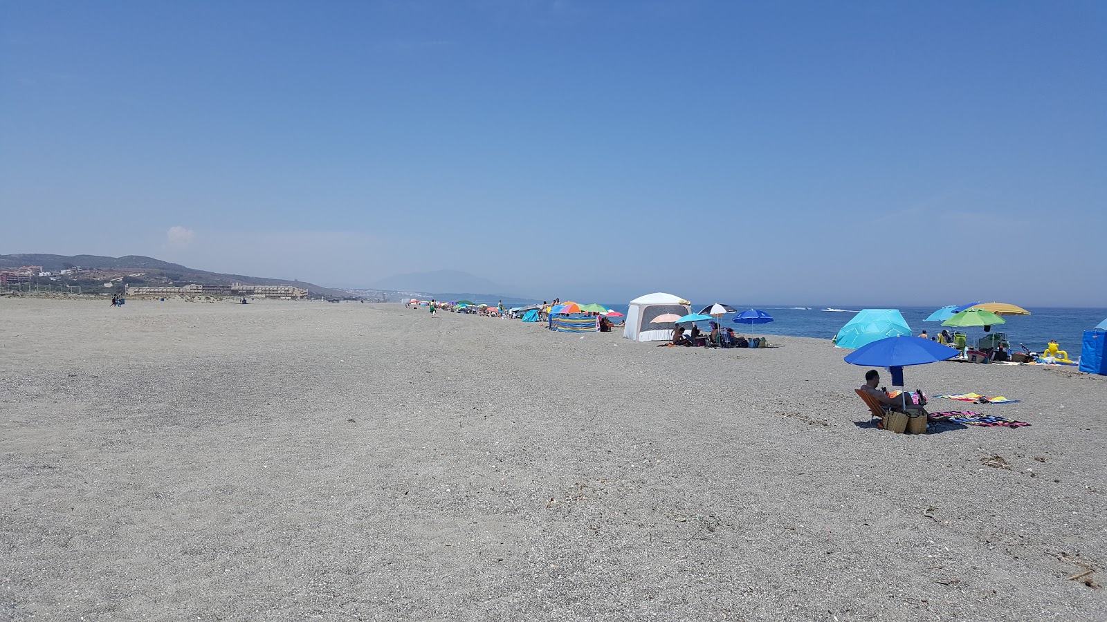 Foto von Playa de Sobrevela mit langer gerader strand