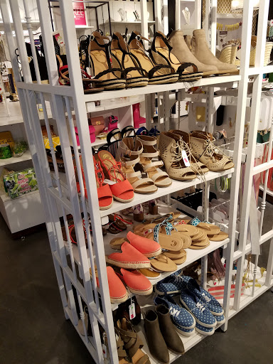 Fashion Accessories Store «Charming Charlie», reviews and photos, 9784 W Northern Ave, Peoria, AZ 85345, USA