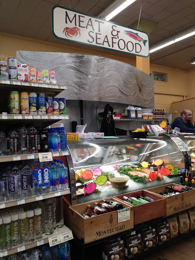 Grocery Store «Harvest Fresh Grocery & Deli», reviews and photos, 251 NE 3rd St, McMinnville, OR 97128, USA