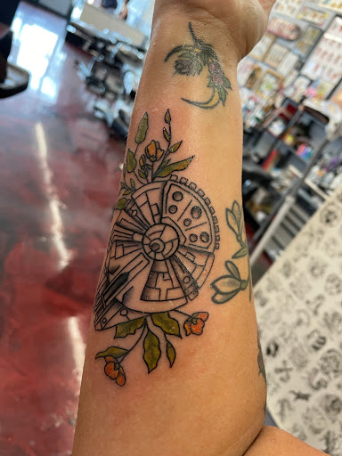 Tattoo Shop «Atomic Tattoos and Piercing», reviews and photos, 2850 Curry Ford Rd, Orlando, FL 32806, USA
