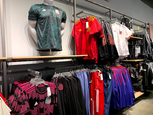 Shoe Store «Reebok Outlet», reviews and photos, 651 Kapkowski Rd #1048, Elizabeth, NJ 07201, USA